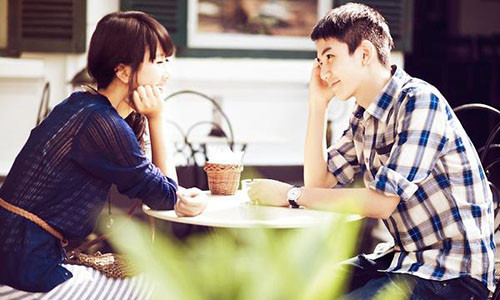 Khi chúng tôi công khai yêu nhau, có rất nhiều những tin đồn ác ý bao vây. (Ảnh minh họa)