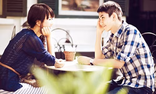 Khi chúng tôi công khai yêu nhau, có rất nhiều những tin đồn ác ý bao vây. (Ảnh minh họa)