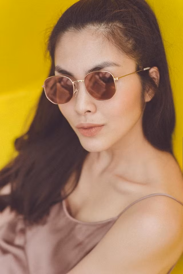 Tang Thanh Ha mac ao sexy khoe ve nong bong khien fan ngan ngo