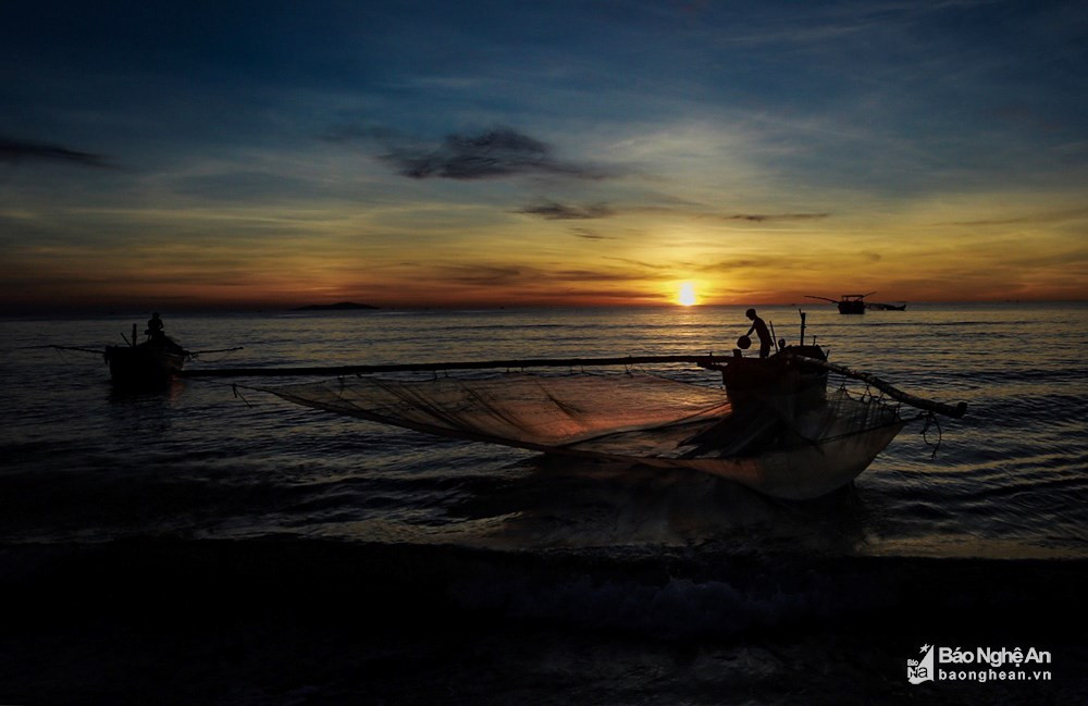 Phần lớn từ 4h sáng và trở về chuyến đầu khi bình minh ló rạng. Ảnh: Hải Vương