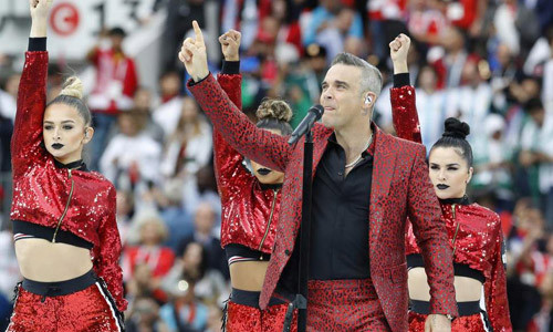 Nhiều người cho rằng anh đang cố gắng giải thích thêm cho hành động phản cảm của mình ở lễ khai mạc WC2018.