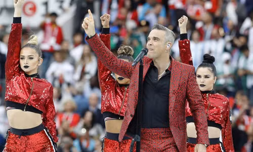 Nhiều người cho rằng anh đang cố gắng giải thích thêm cho hành động phản cảm của mình ở lễ khai mạc WC2018.