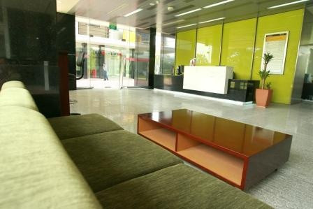 KTX Đại học RMIT KTX của ĐH RMIT (quận 7, TP. HCM) sang chảnh không khác gì một khu chung cư cao cấp hay một khách sạn hạng sang nào. Mỗi phòng KTX như một căn hộ mini chỉ bố trí cho 3 người bao gồm: mỗi người 1 phòng ngủ, 1 phòng khách và 1 nhà vệ sinh, cùng các trang bị tiện nghi như điều hòa, tủ quần áo, máy giặt sấy…