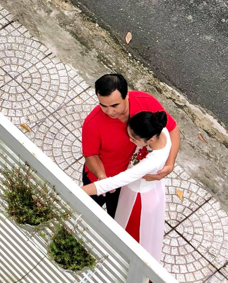 Loạt hình ảnh của MC Quyền Linh và con gái ngay sau khi đăng tải thu hút gần 4.000 lượt yêu thích, chia sẻ từ phía cộng đồng mạng và người hâm mộ.