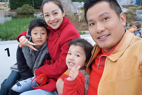 Bảo Nam là con trai của Jennifer Phạm và nam ca sĩ Quang Dũng. Sau ly hôn, Jennifer Phạm lập gia đình với doanh nhân Đức Hải. Cậu nhóc sống tại Mỹ cùng ông bà ngoại 7 năm qua và gần đây mới trở về Hà Nội đoàn tụ cùng mẹ, cha dượng và hai em. Năm nay bé Bảo Nam tròn 10 tuổi. Ông xã giàu có của Jennifer Phạm cũng là người luôn quan tâm, chăm sóc Bảo Nam như con đẻ.