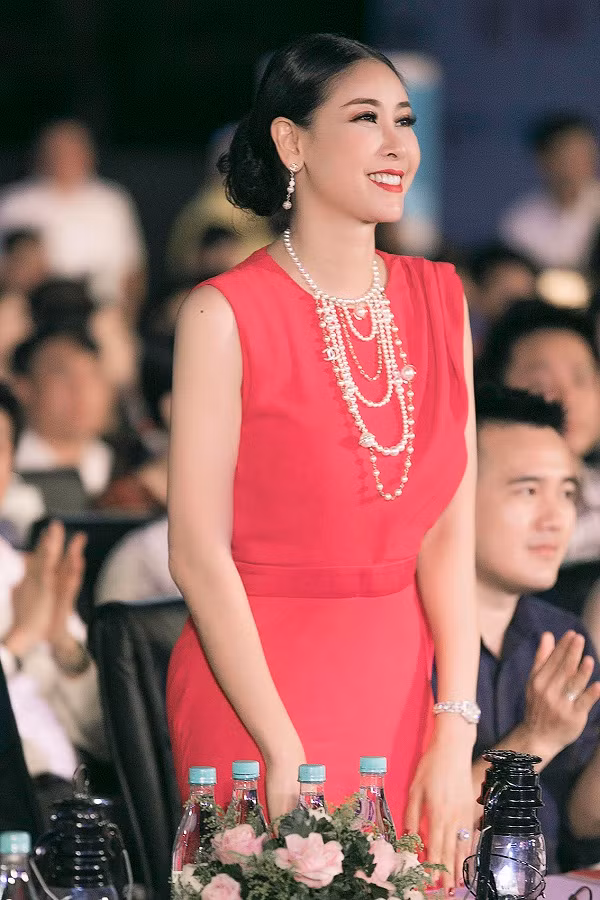 Hoa hau Ha Kieu Anh: 