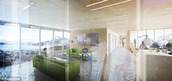 Bên trong nhà tù nhân đạo có khu vực chung, nhà bếp, trung tâm thể thao, thư viện và nhà thờ.