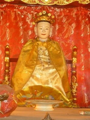 Tượng thờ bà Lý Chiêu Hoàng.