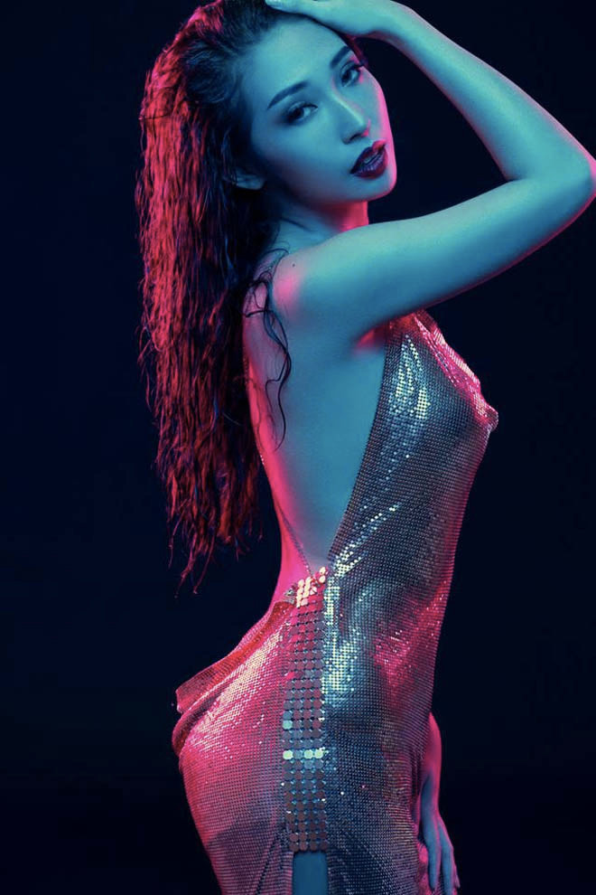 Theo chia sẻ của nữ ca sĩ, thời gian qua, cô đã ầm thầm chuẩn bị cho dự án MV mới, đây cũng là lần đầu tiên khán giả được thấy bạn gái Ngô Kiến Huy lột xác gợi cảm để hoá thân thành “gái hư” trong ca khúc mới – “Sẽ không ngốc nữa”.