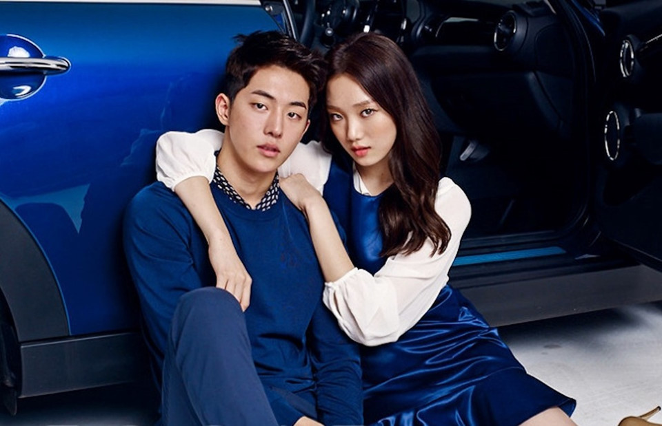 Tuy nhiên, mối quan hệ chỉ kéo dài tới tháng 8/2017 thì tan vỡ. YGK+, công ty quản lý của hai người, lên tiếng xác nhận Nam Joo Hyuk và Lee Sung Kyung từ tình nhân trở về làm bạn bè. Hai người chia tay sau 8 tháng hẹn hò vì lịch trình bận rộn khiến tình cảm phai nhạt.