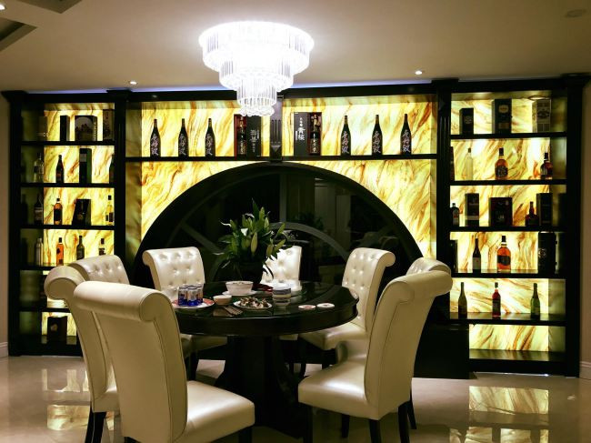 Phòng ăn của gia đình Bảo Thy được khán giả nhận xét không khác gì một khách sạn hạng sang.