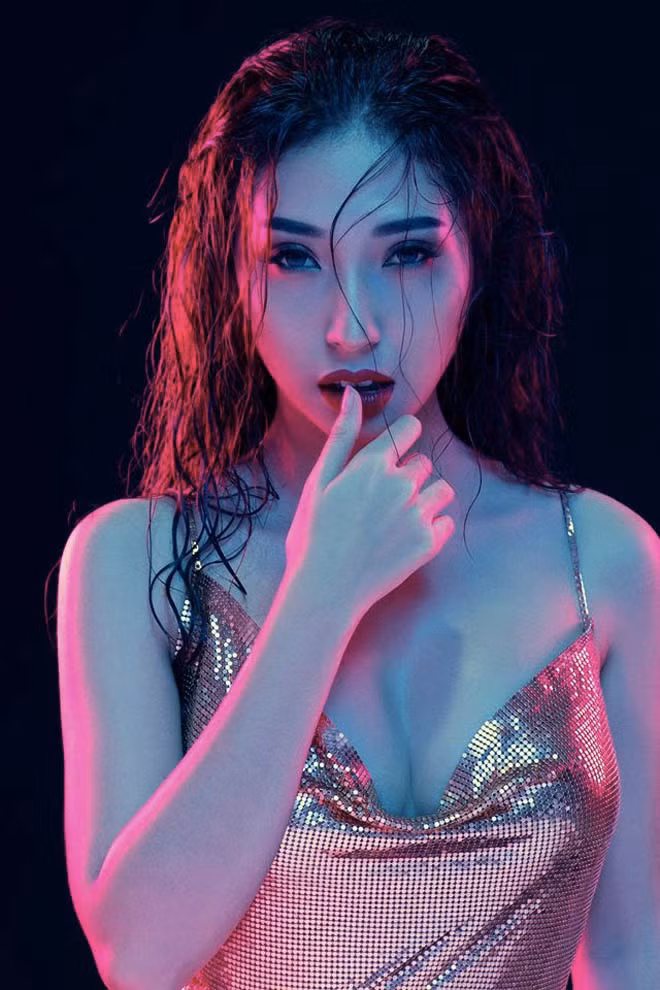 Sau khi tham gia bộ phim “Tháng năm rực rỡ”, trong khi nhiều đồng nghiệp như Jun Vũ, Hoàng Yến Chibi,... đã liên tục có những dự án mới thì Khổng Tú Quỳnh lại có phần khá im ắng.