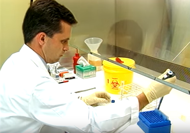 Chuyên gia pháp y lấy mô từ răng khôn của nạn nhân và máu từ xe của Chris để phân tích. Nhờ áp dụng những công nghệ hiện đại nhất thời bấy giờ, họ đã có DNA từ mô trong răng khôn. Nó trùng khớp với DNA từ máu bên trong và bên ngoài xe của Chris.