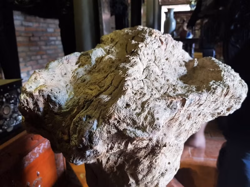 Mẫu có có những vân nu màu đớm hồng, trắng đen đẹp mắt.