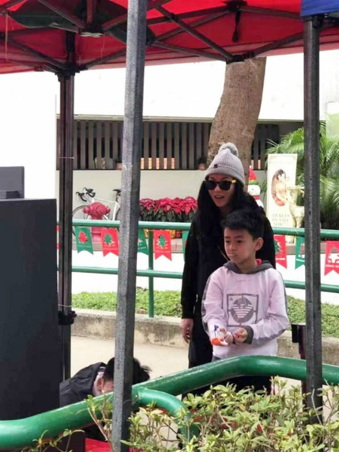 Truong Ba Chi lan dau xuat hien sau tin don mang thai cho dai gia