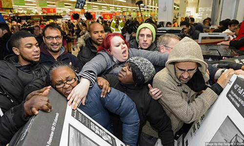 Dien cuong mua Black Friday: 5 sai lam tra gia chay tui