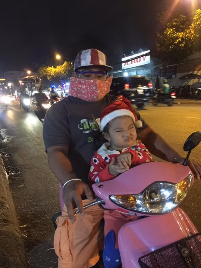 Hieu Hien buc xuc vi bi coi thuong khi di xe may ca tang-Hinh-2