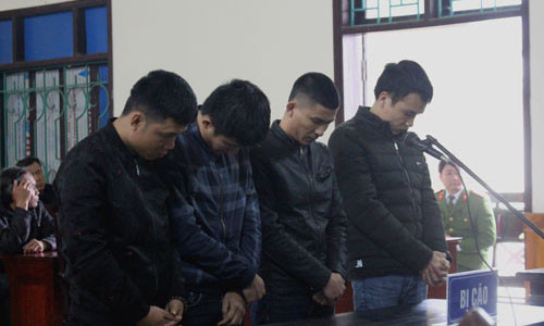 Các bị cáo tại phiên xử.