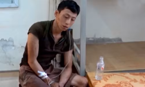 Khánh phải truyền nước sau khi gây thảm án 4 người chết.