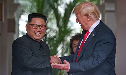 Lãnh đạo Triều Tiên Kim Jong-un và Tổng thống Mỹ Donald Trump trong cuộc hội nghị lịch sử tại Singapore.