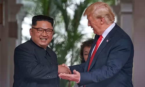 Lãnh đạo Triều Tiên Kim Jong-un và Tổng thống Mỹ Donald Trump trong cuộc hội nghị lịch sử tại Singapore.