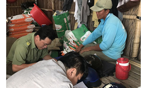 Cơ quan chức năng đang tiến hành lập biên bản vụ việc - Ảnh: CTV