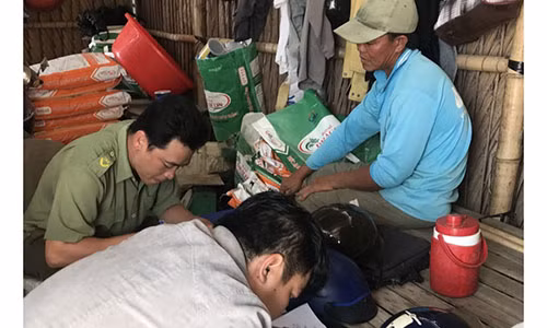 Cơ quan chức năng đang tiến hành lập biên bản vụ việc - Ảnh: CTV