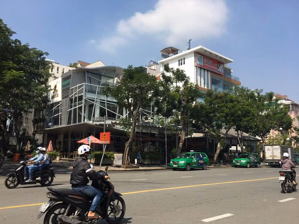 Những căn nhà kiến trúc “phá cách” không hiếm tại Phú Mỹ Hưng.