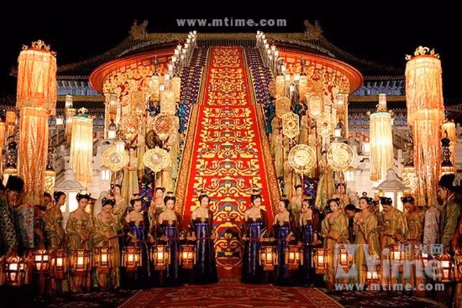 Các diễn viên nữ đều trải qua quá trình tuyển chọn kỹ lưỡng. Ngoài ra, sự đầu tư công phu của ekip cũng khiến người xem choáng ngợp.