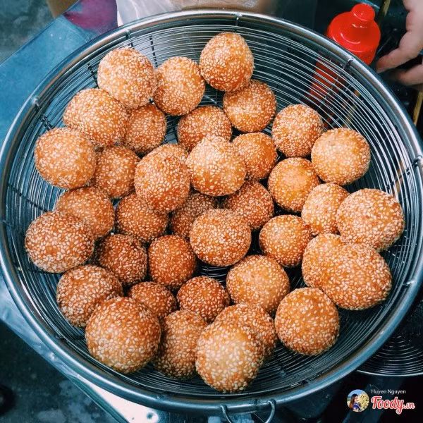 Những viên bánh ngọt giá chỉ 2K/ chiếc.