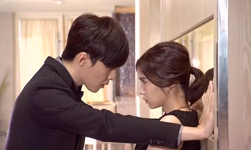 Vo kho xu khi chong thu nhan hon nu dong nghiep