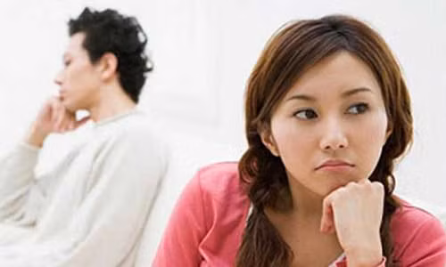 Vợ rơi nước mắt thì chồng sẽ mủi lòng và mọi chuyện đương nhiên sẽ dễ dàng giải quyết hơn - Ảnh Internet