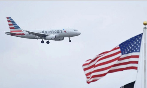 Nu hanh khach My to bi cuong hiep trong toilet may bay