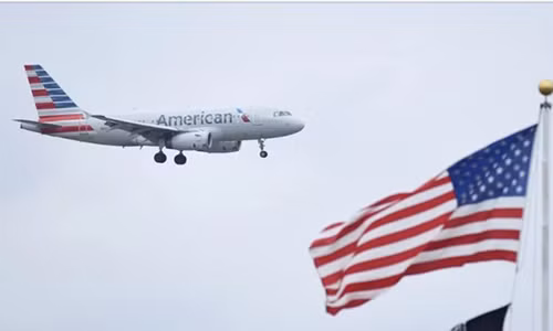 Nu hanh khach My to bi cuong hiep trong toilet may bay