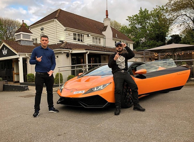 Thành viên băng đảng sở hữu siêu xe đắt tiền.