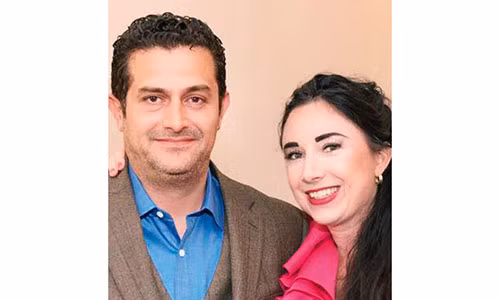 Anita và người chồng Munawer của hiện tại.