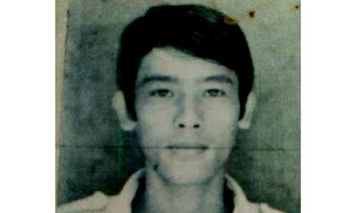 Chân dung Phạm Văn Hộ trong lệnh truy nã (Ảnh: Pháp luật TP.Hồ Chí Minh - Chụp lại từ hồ sơ Công an tỉnh Quảng Ngãi).