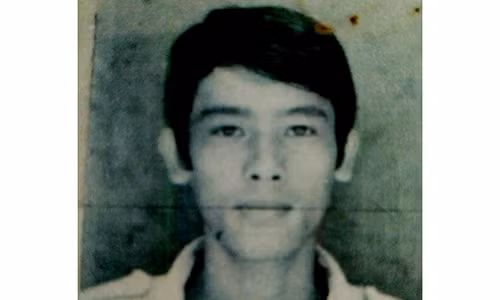 Chân dung Phạm Văn Hộ trong lệnh truy nã (Ảnh: Pháp luật TP.Hồ Chí Minh - Chụp lại từ hồ sơ Công an tỉnh Quảng Ngãi).