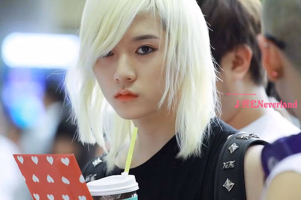 Vẻ đẹp nữ tính của Ren khi mới ra mắt.