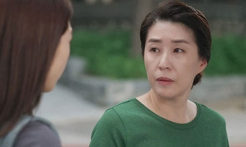 Tôi đã bất chấp để đến với anh mặc sự ngăn cản của gia đình, bạn bè. Ảnh minh họa