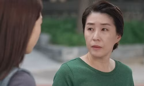 Tôi đã bất chấp để đến với anh mặc sự ngăn cản của gia đình, bạn bè. Ảnh minh họa