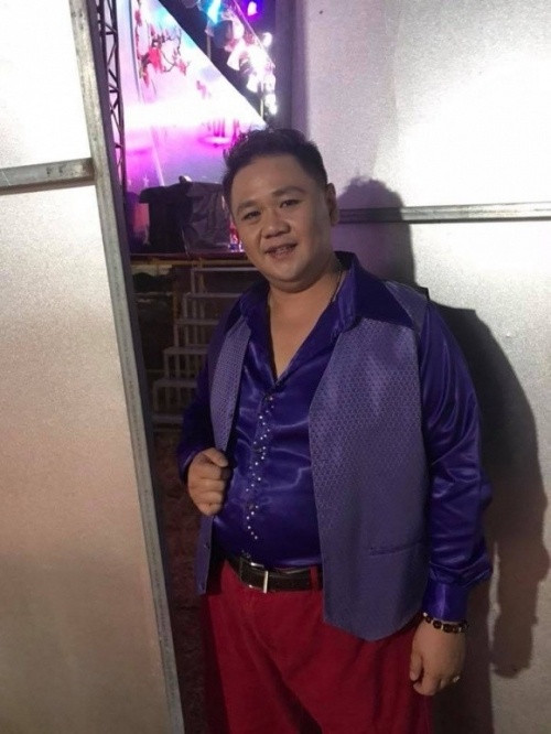 Hình ảnh Minh Béo đi diễn hội chợ tỉnh lẻ.