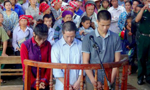 Các bị cáo trong phiên tòa.