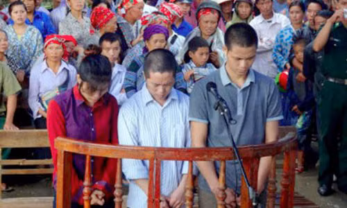 Các bị cáo trong phiên tòa.