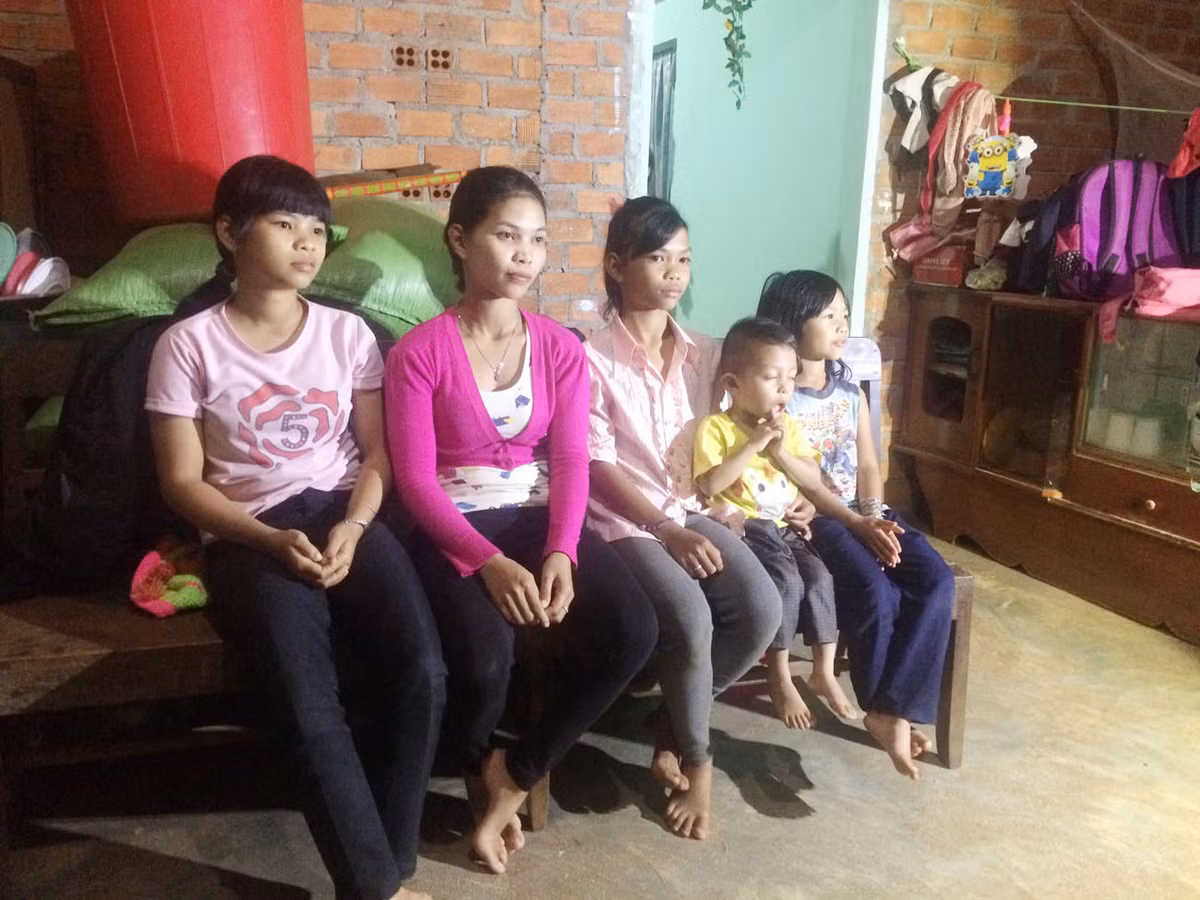 42 tuoi voi 8 lan sinh con va xay nha 3 lan van chua xong-Hinh-2