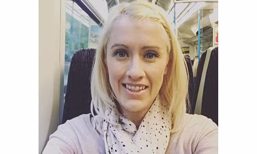 Phát hiện mắc bệnh ung thư, cô gái quyết định phẫu thuật thành “búp bê sống” để sống cho trọn vẹn. Phát hiện mắc bệnh ung thư, cô gái quyết định phẫu thuật thành “búp bê sống” để sống cho trọn vẹn.