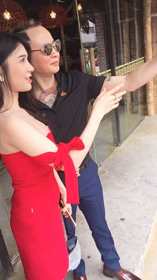 Diễn viên Tùng Dương và Thanh Bi trong một cảnh quay.