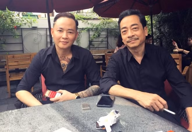 Hai trùm giang hồ Tùng Dương và NSND Hoàng Dũng.