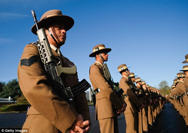Chiến binh Gurkha nhận được nhiều ưu đãi, thậm chí là khả năng được định cư ở Anh khi về hưu.