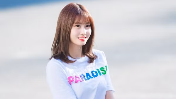 “Nàng Đào” Momo giữ phong độ ổn định với vị trí thứ 3. Momo cũng là thành viên duy nhất của TWICE lọt vào top 10.